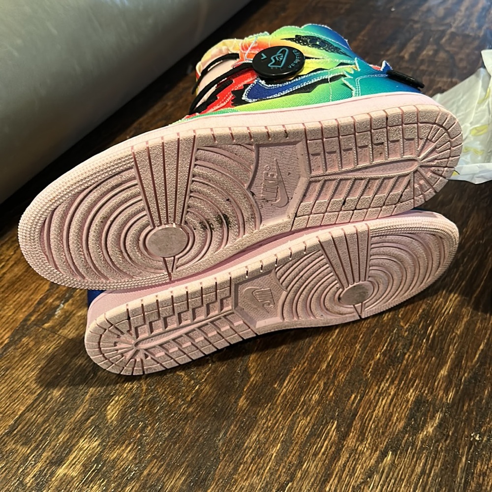 J. Balvin x Air Jordan Retro 1 OG High — Colores Y Vibras 🔥🔥🔥 - Picture 5 of 7